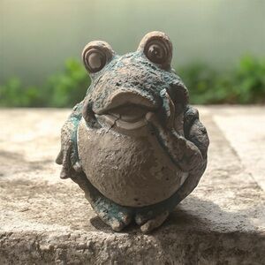 Charming Frog Reptile Decor - Gray and Green